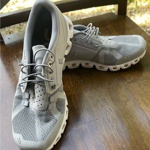 Gray On Clouds Size Woman’s 7. These are in AWESOME shape! Not worn much.